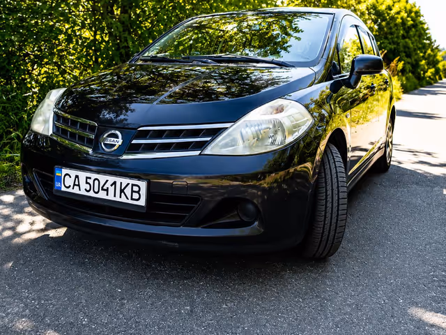 Nissan Tiida - фото 1
