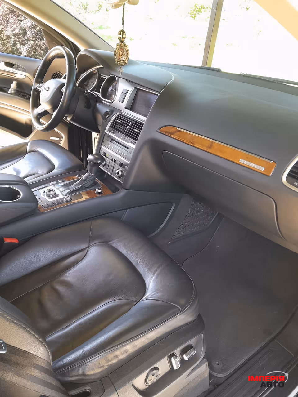 Audi Q7 - фото 12