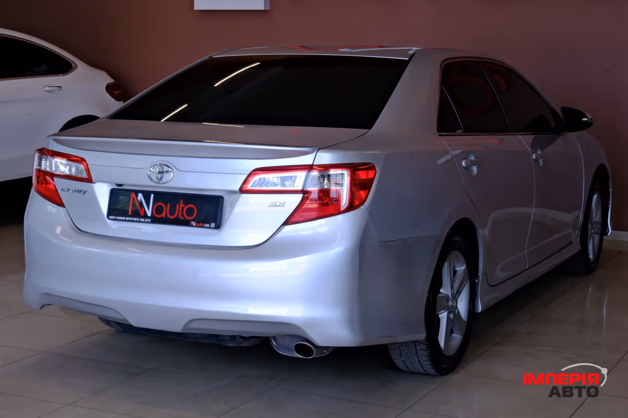 Toyota Camry - фото 5
