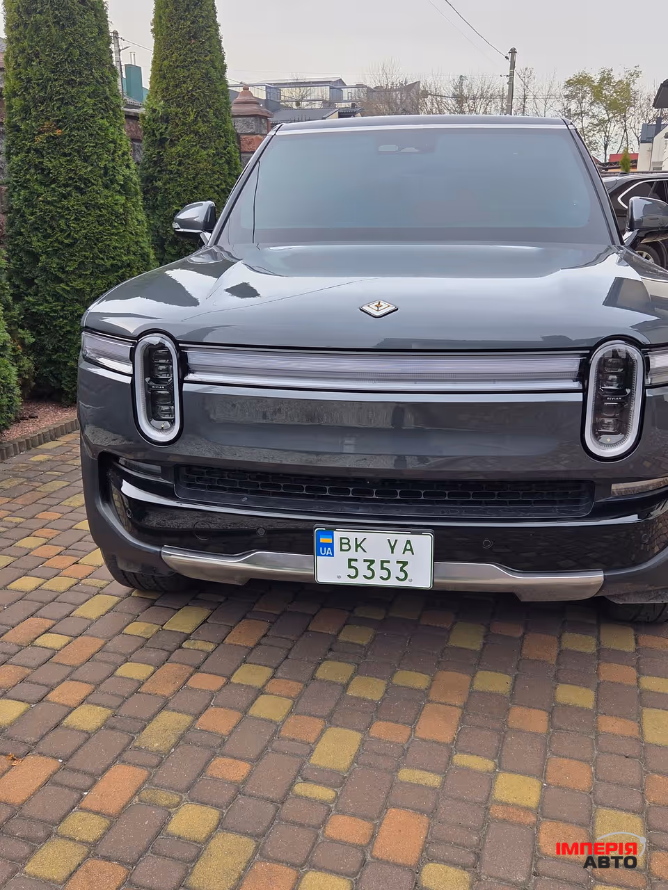 Rivian R1S - фото 1