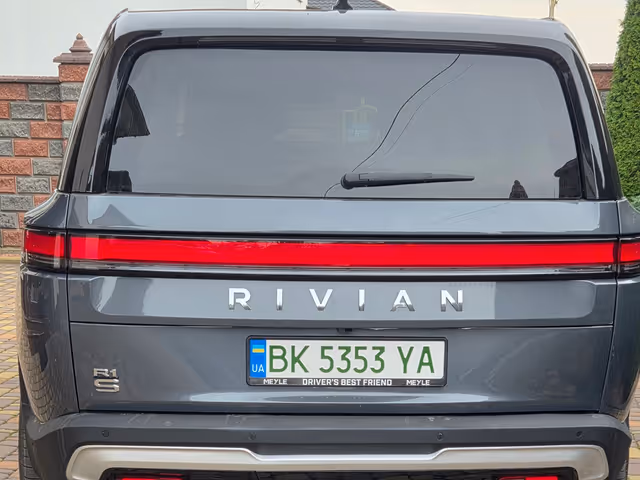 Rivian R1S - фото 4