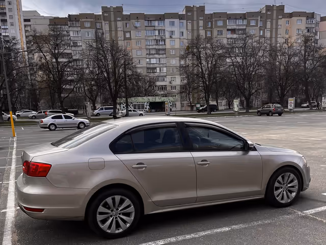 Volkswagen Jetta - фото 2