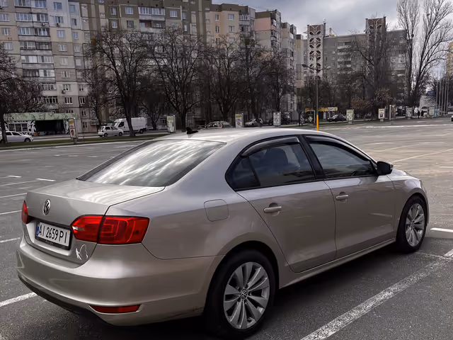 Volkswagen Jetta - фото 5