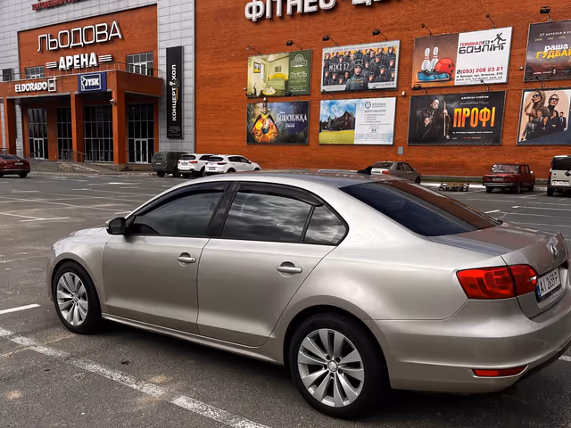 Volkswagen Jetta - фото 4