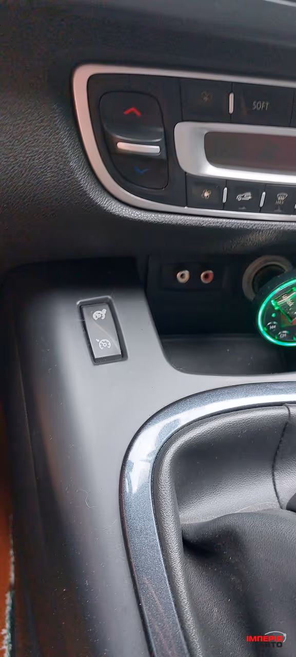 Renault Megane - фото 37