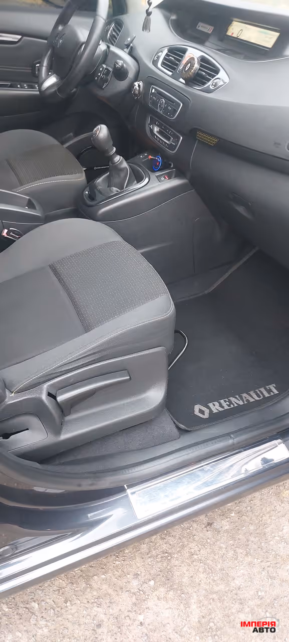 Renault Megane - фото 15