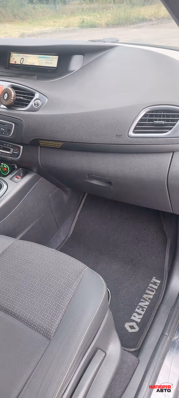 Renault Megane - фото 19