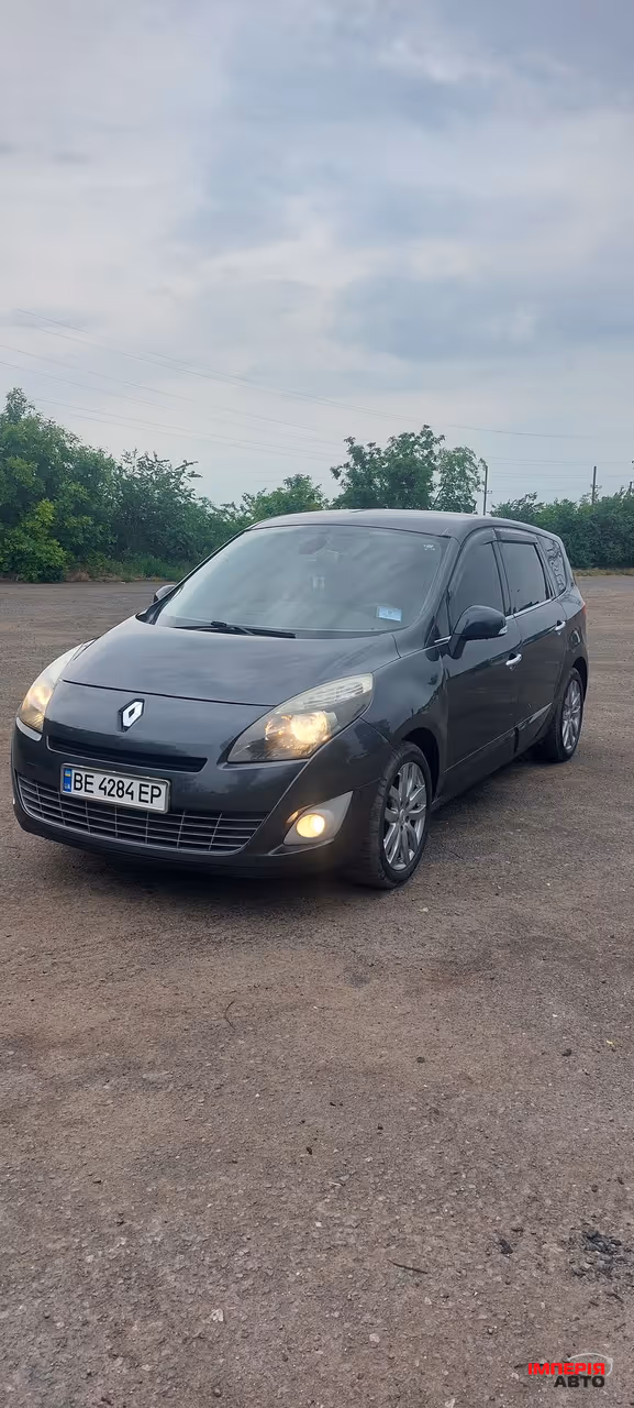 Renault Megane - фото 1