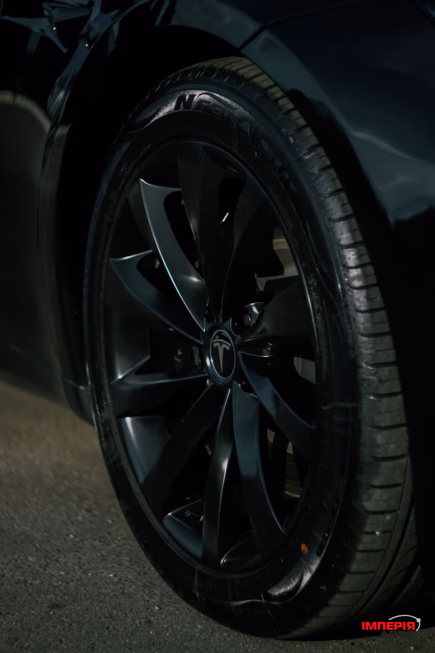 Tesla Model S - фото 9
