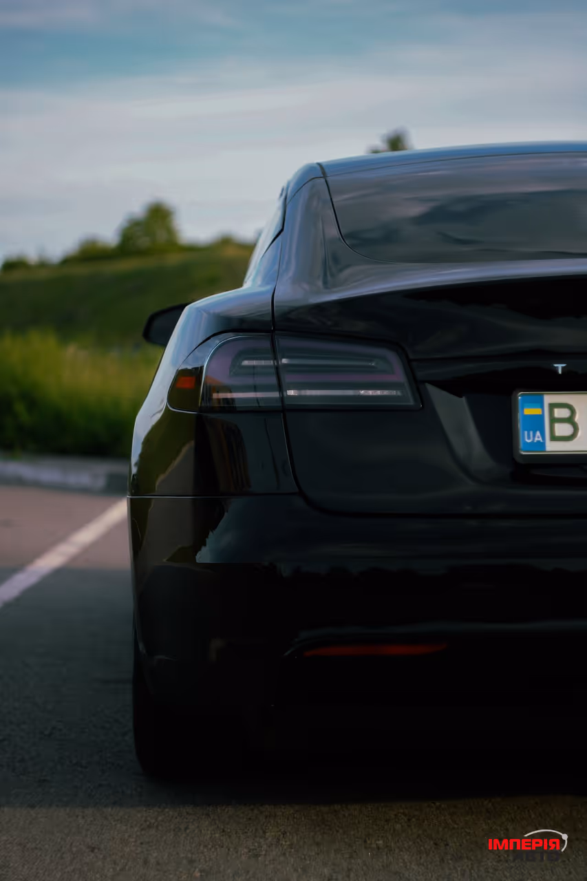 Tesla Model S - фото 34
