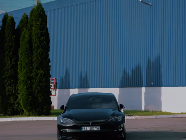 Tesla Model S - фото 3