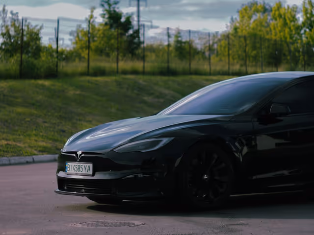 Tesla Model S - фото 2