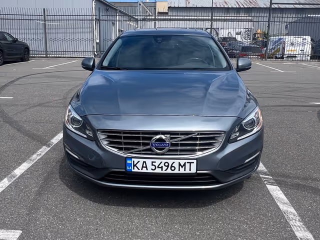 Volvo S60 - фото 1
