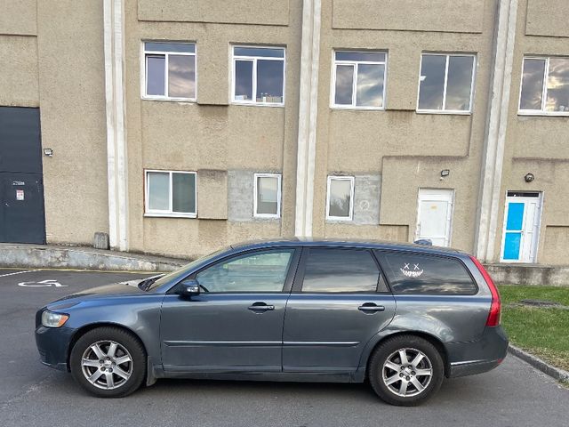 Volvo V50 - фото 1