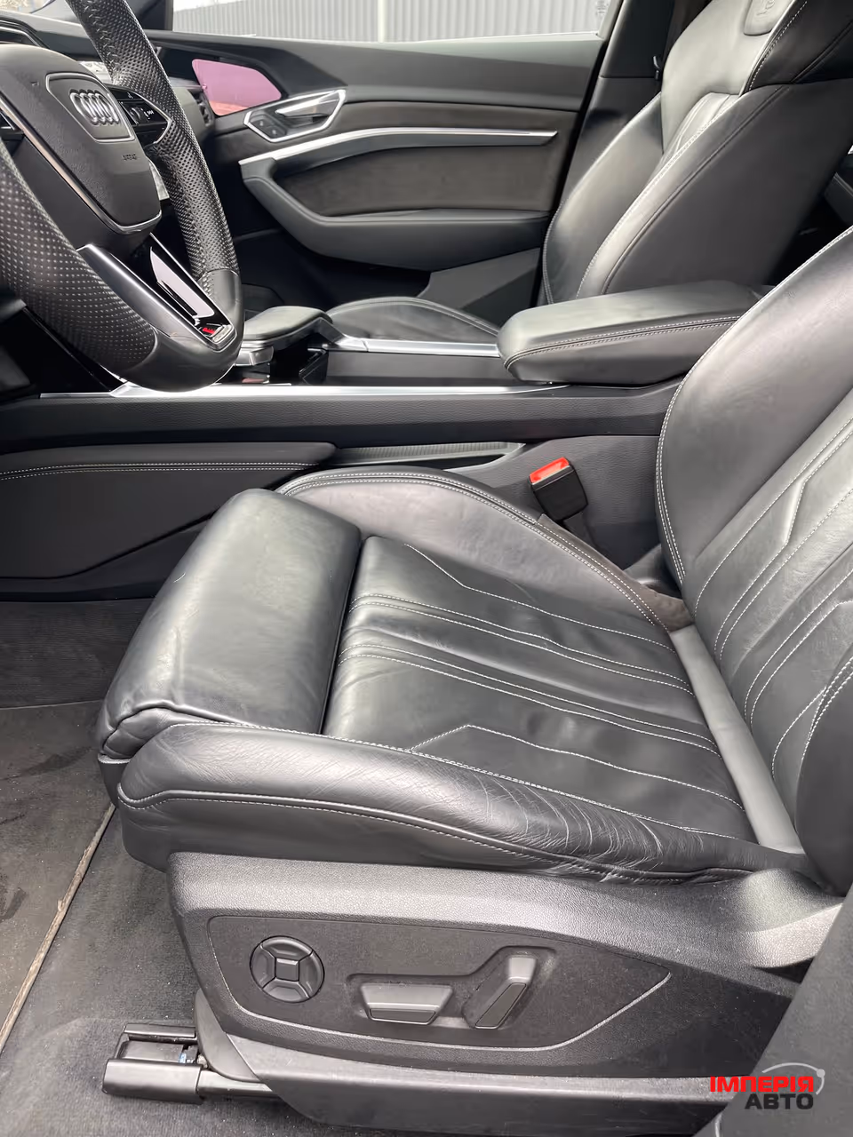 Audi e-tron - фото 13