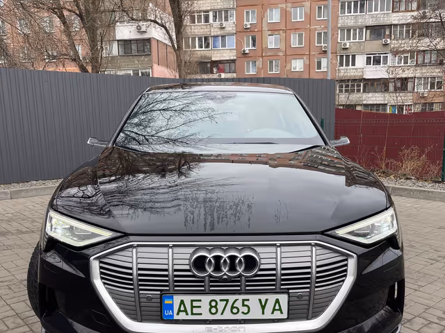 Audi e-tron - фото 5