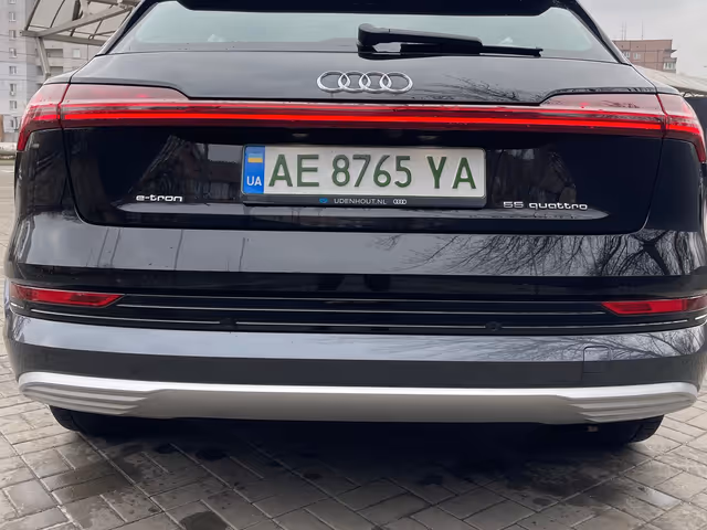 Audi e-tron - фото 2