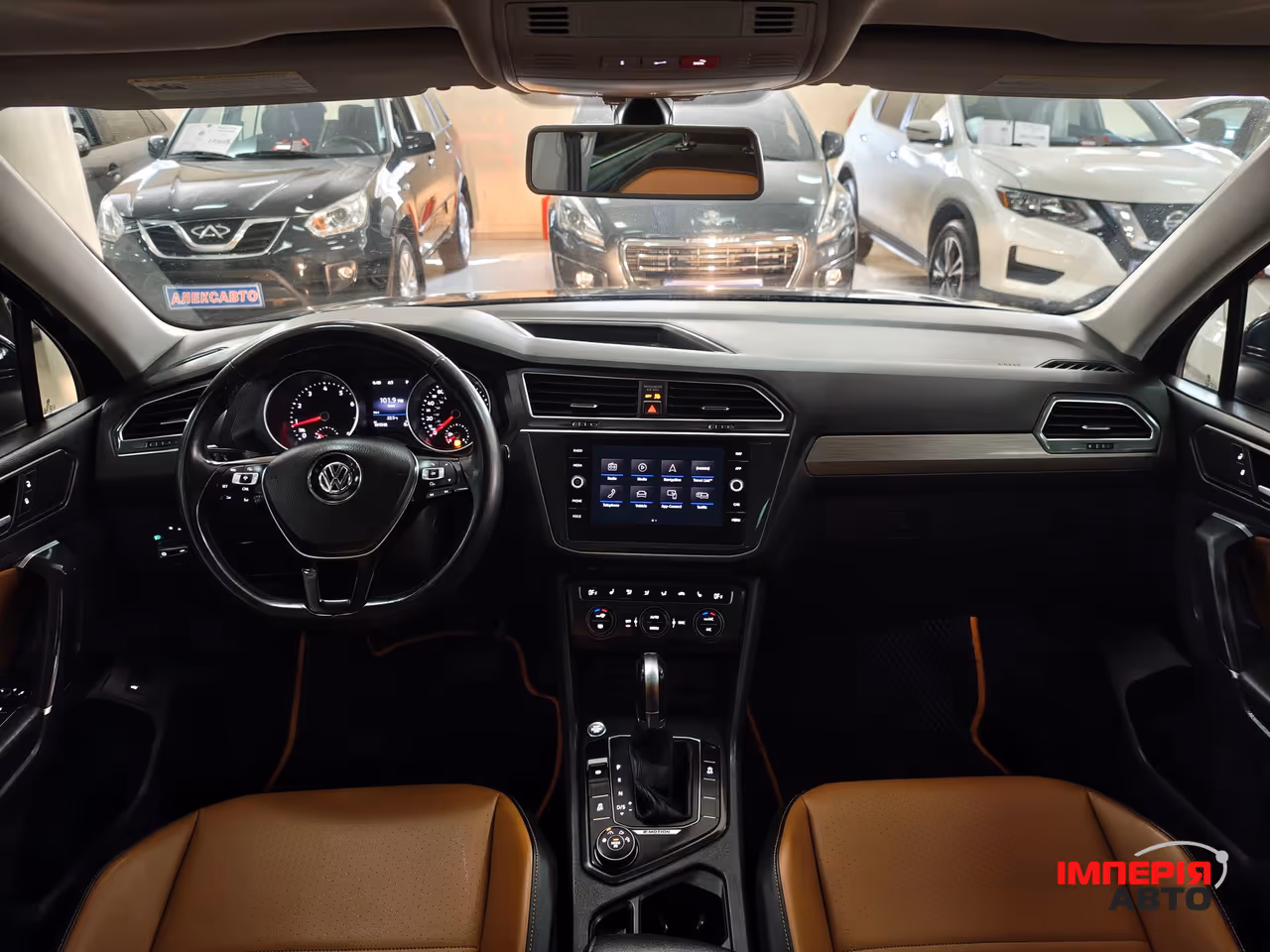 Volkswagen Tiguan - фото 9