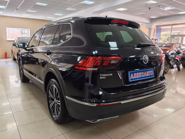 Volkswagen Tiguan - фото 2