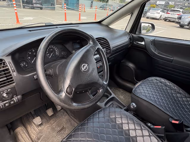 Opel Zafira - фото 2