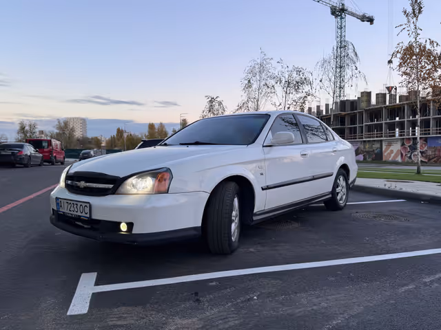 Chevrolet Evanda - фото 2