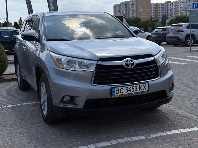 Toyota Highlander - фото 1