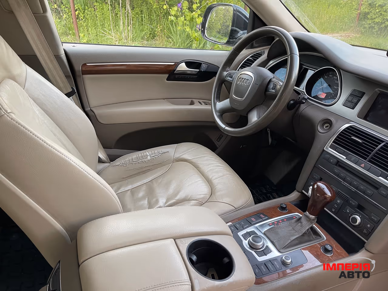 Audi Q7 - фото 11