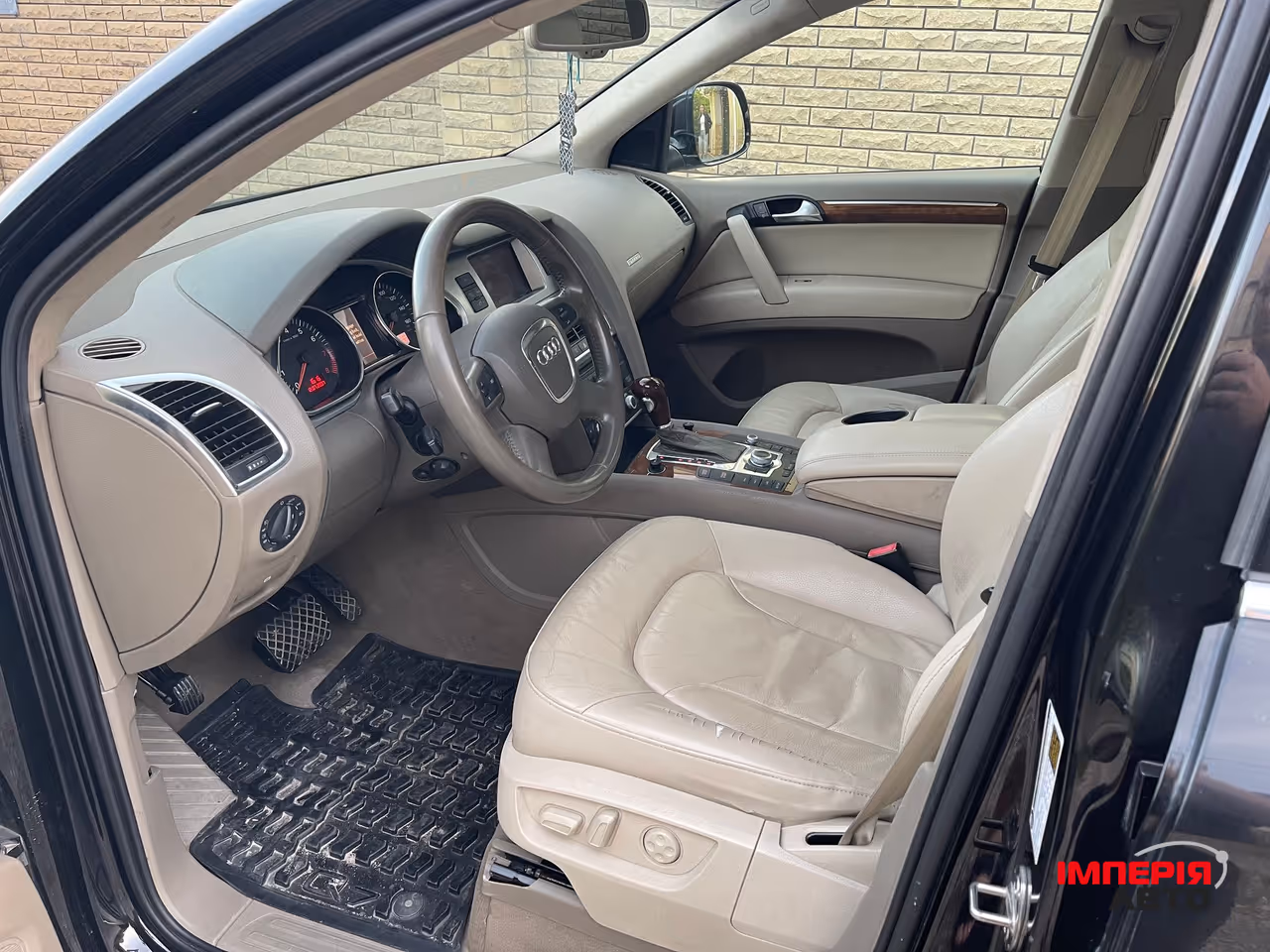 Audi Q7 - фото 9
