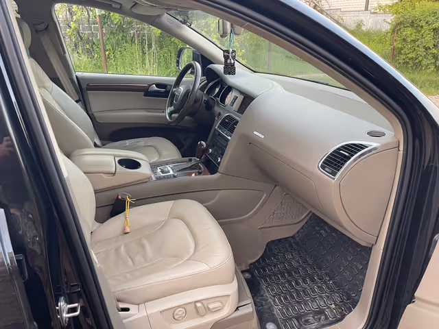 Audi Q7 - фото 1