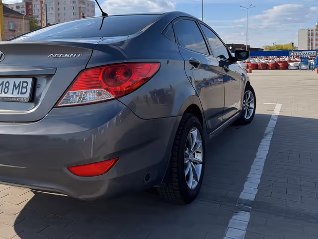 Hyundai Accent - фото 4