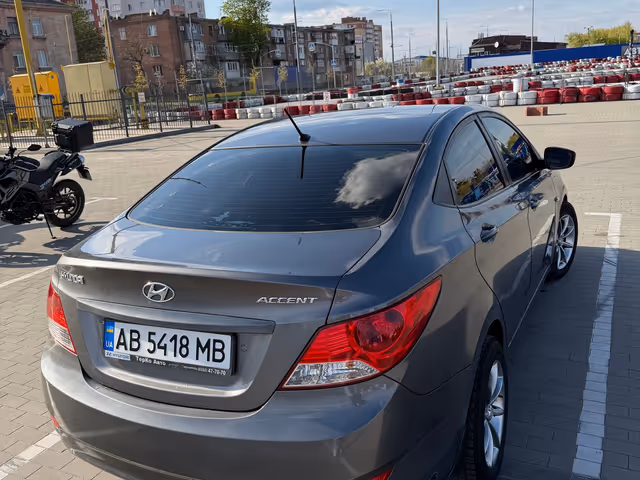 Hyundai Accent - фото 3