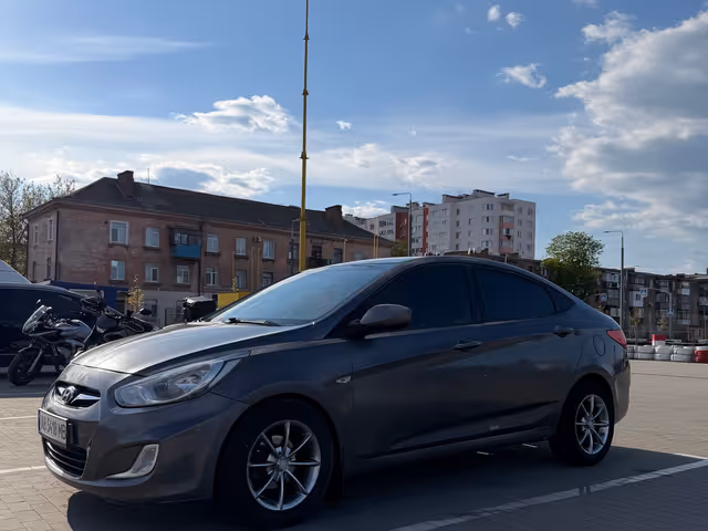 Hyundai Accent - фото 5