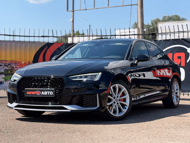 Audi A4 - фото 1