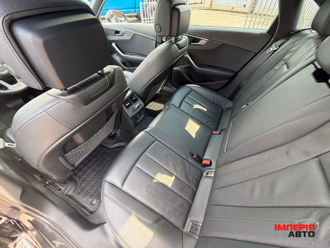 Audi A4 - фото 18
