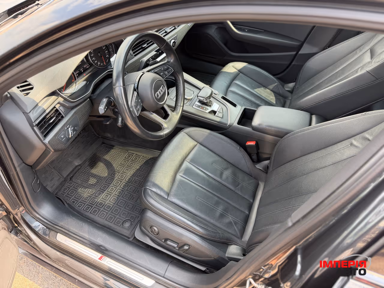 Audi A4 - фото 8