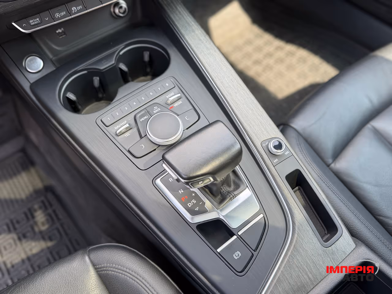 Audi A4 - фото 17