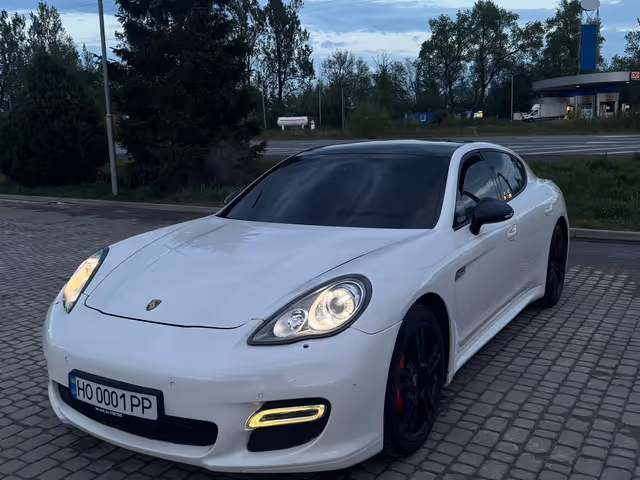 Porsche Panamera - фото 1