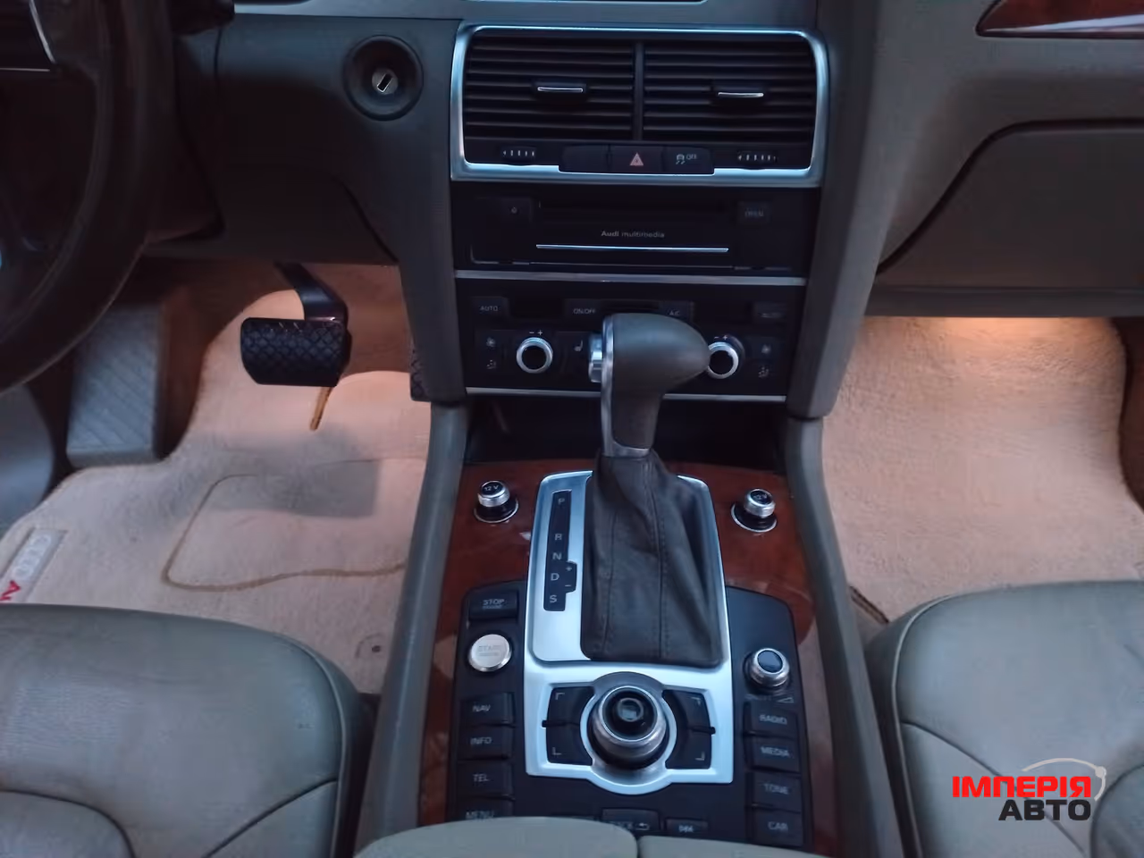 Audi Q7 - фото 9