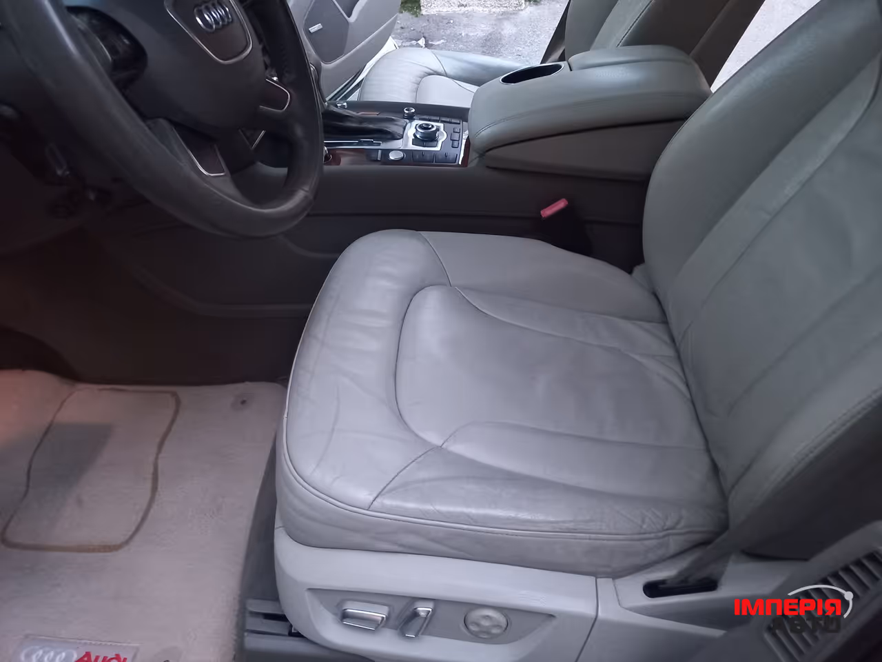 Audi Q7 - фото 8