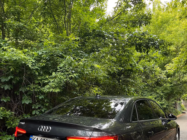 Audi A4 - фото 4