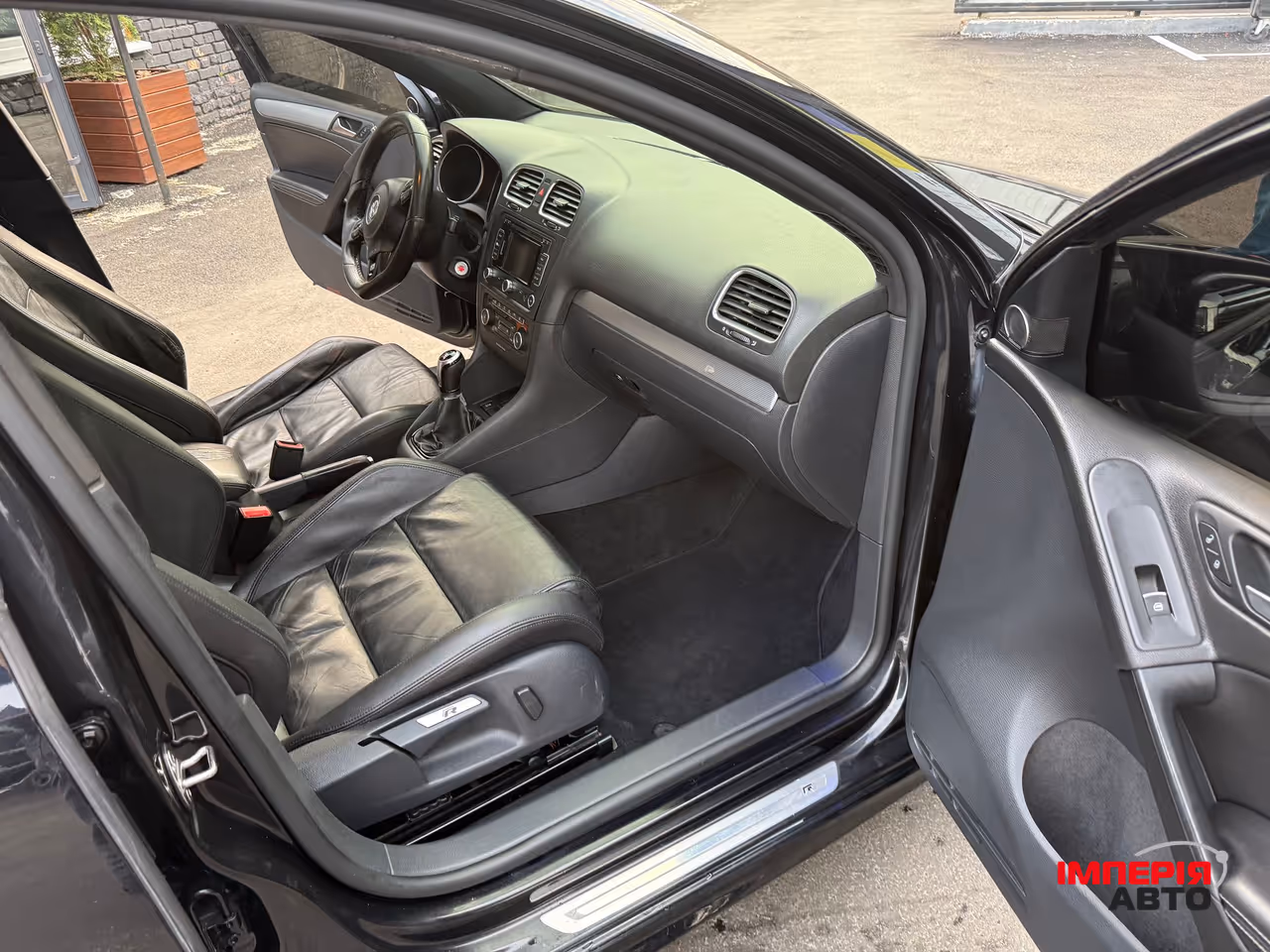 Volkswagen Golf R - фото 17