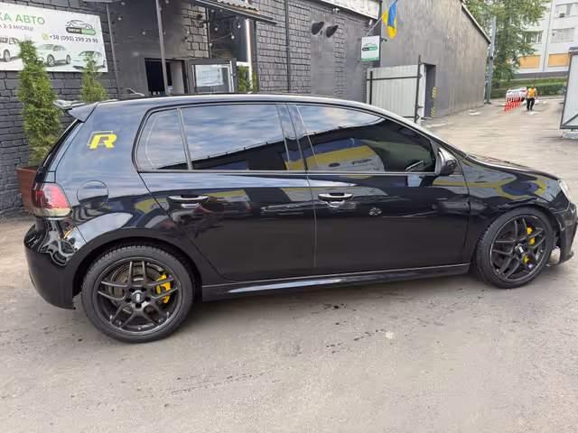 Volkswagen Golf R - фото 1
