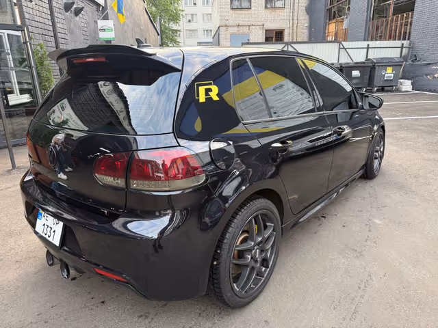 Volkswagen Golf R - фото 4
