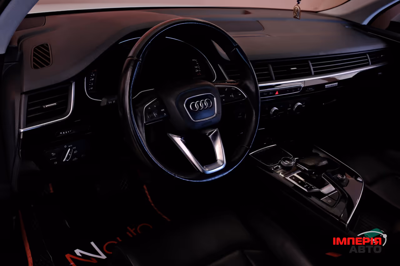 Audi Q7 - фото 7