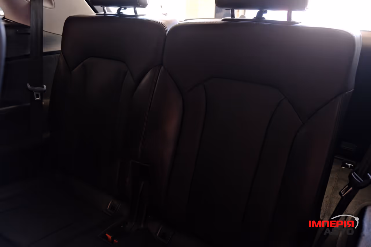 Audi Q7 - фото 9