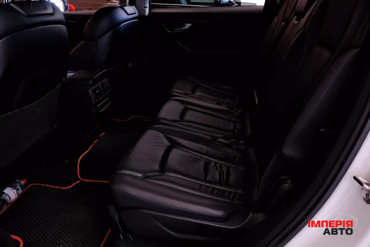 Audi Q7 - фото 8