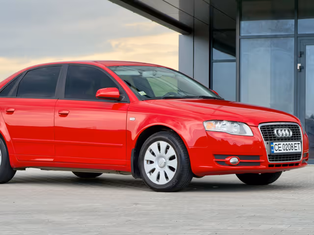 Audi A4 - фото 1
