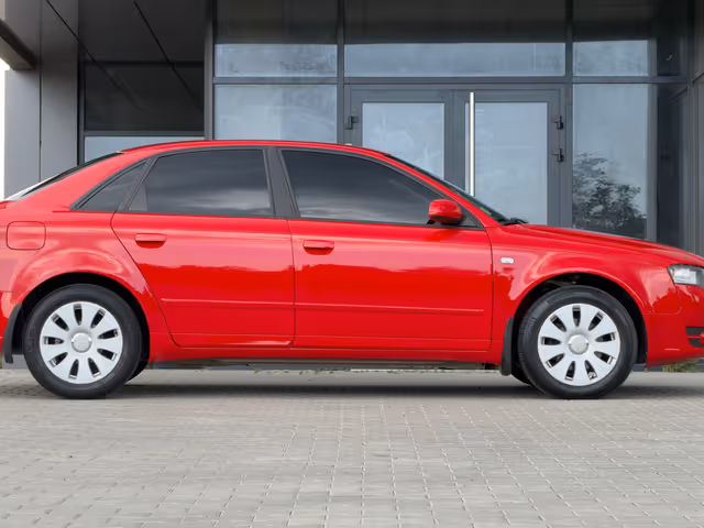 Audi A4 - фото 5