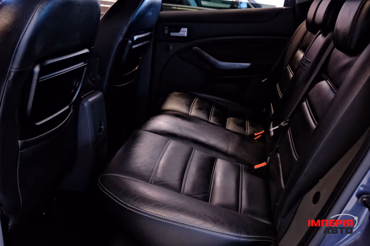 Ford Kuga - фото 8
