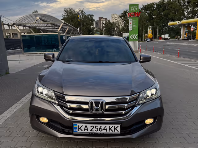 Honda Accord - фото 1